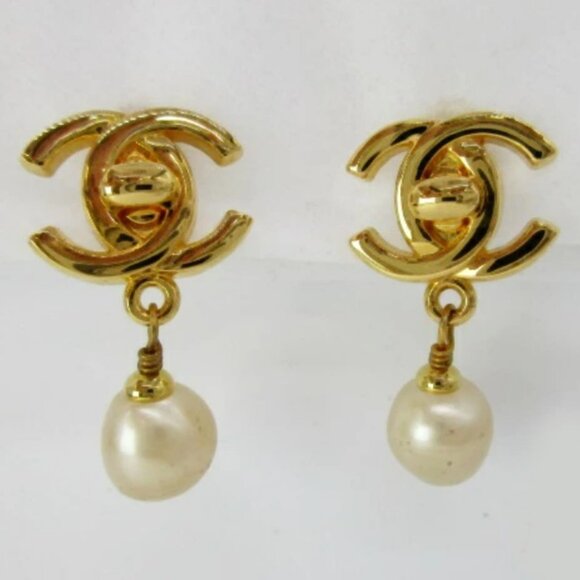 CHANEL CC Logos Turnlock Pearl Dangle Clip-On Earrings Gold Tone 96A Auth #8175 - Picture 1 of 8